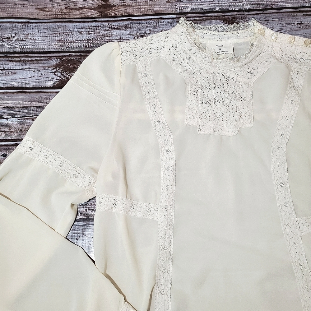Pins and Needles UO Old Fashioned Prairie Top Cream Lace M E…